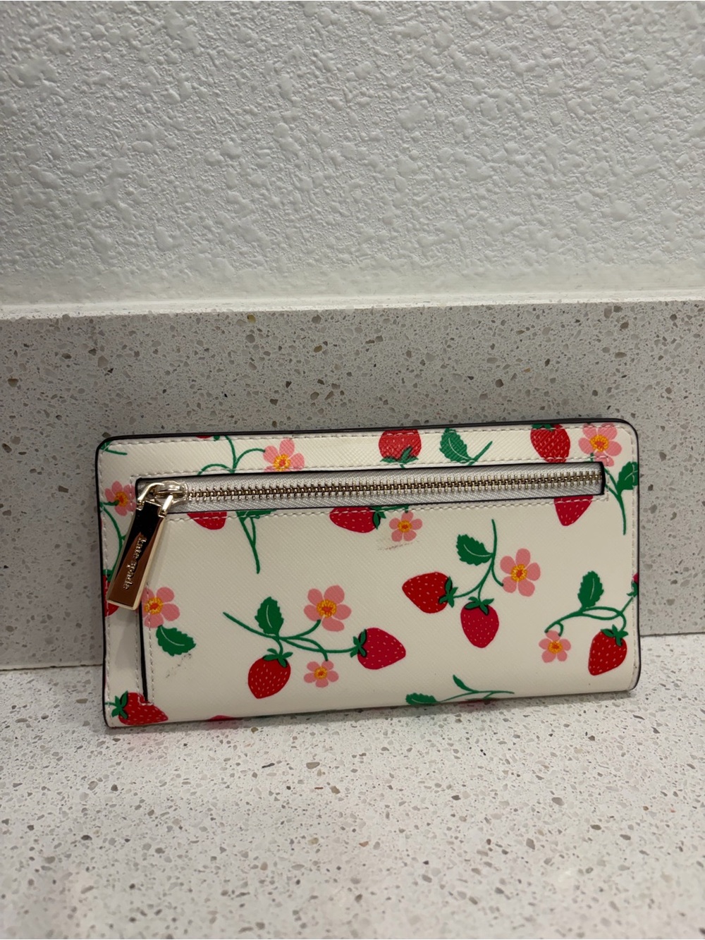 Kate Spade New York Strawberry Bifold Wallet Pink Red Berries NWOT Leather - Picture 2 of 12